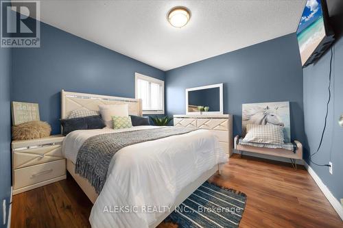 33 Hillpath Crescent, Brampton, ON - Indoor Photo Showing Bedroom