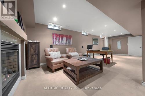 33 Hillpath Crescent, Brampton, ON - Indoor