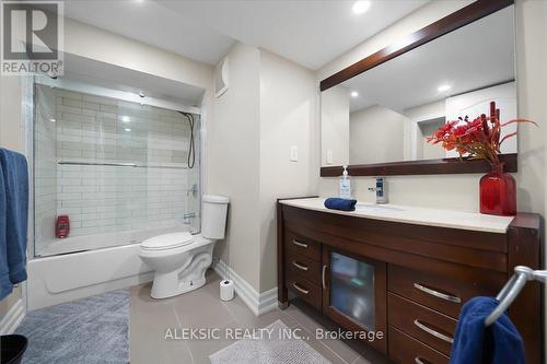 33 Hillpath Crescent, Brampton, ON - Indoor Photo Showing Bathroom