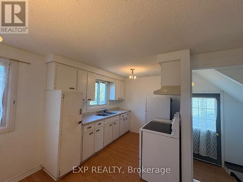 106 Hillmer Road, Cambridge, ON - Indoor Photo Showing Kitchen With Double Sink