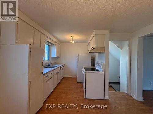 106 Hillmer Road, Cambridge, ON - Indoor Photo Showing Kitchen With Double Sink
