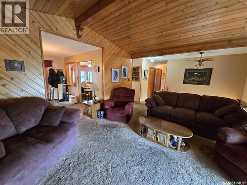 474 Steele Crescent, Swift Current, SK - Indoor Photo Showing Living Room
