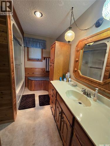 474 Steele Crescent, Swift Current, SK - Indoor Photo Showing Bathroom