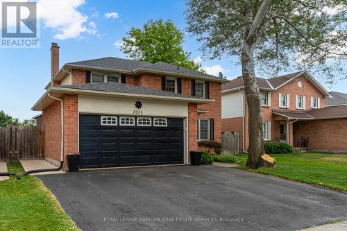 2055 Hunters Wood Drive, Burlington, ON - Outdoor With Facade