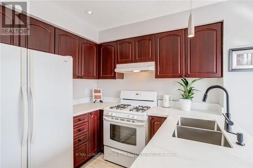 2055 Hunters Wood Drive, Burlington, ON - Indoor Photo Showing Kitchen With Double Sink
