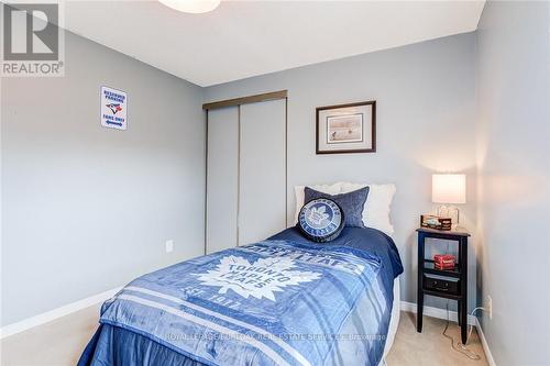 2055 Hunters Wood Drive, Burlington, ON - Indoor Photo Showing Bedroom