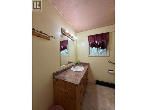 4630 Highway 3A Highway, Nelson, BC - Indoor Photo Showing Bathroom