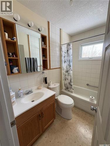 207 Third Avenue W, Kelvington, SK - Indoor Photo Showing Bathroom