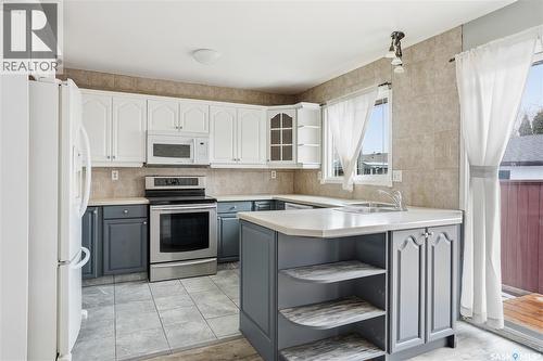 3 Carson Road, Regina, SK - Indoor Photo Showing Kitchen