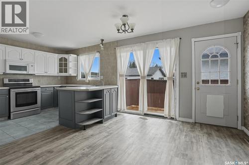 3 Carson Road, Regina, SK - Indoor Photo Showing Kitchen