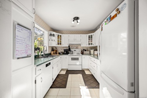 745 Lazo Rd, Comox, BC 