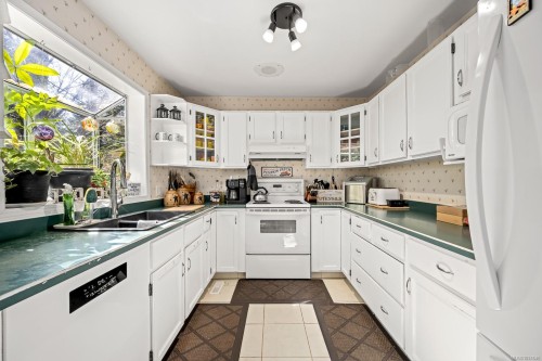 745 Lazo Rd, Comox, BC 
