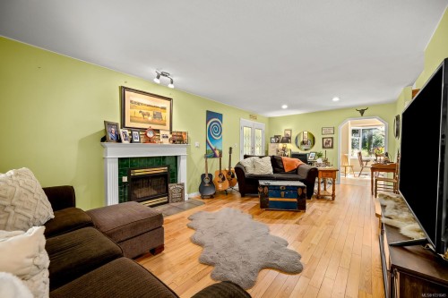 745 Lazo Rd, Comox, BC 