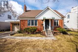 38 TOURAINE AVENUE Toronto, ON M3H 1R2