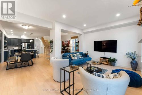 221 Finsbury Avenue, Ottawa, ON - Indoor Photo Showing Living Room