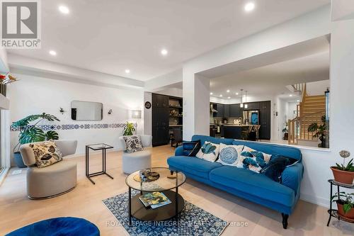 221 Finsbury Avenue, Ottawa, ON - Indoor Photo Showing Living Room