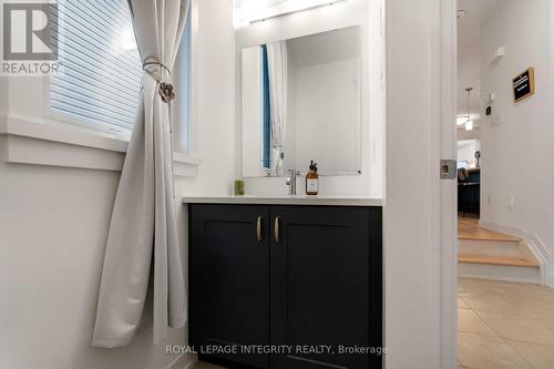 221 Finsbury Avenue, Ottawa, ON - Indoor Photo Showing Bathroom