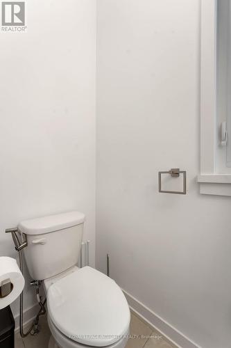 221 Finsbury Avenue, Ottawa, ON - Indoor Photo Showing Bathroom