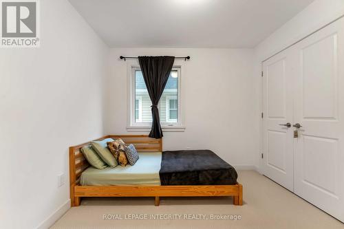 221 Finsbury Avenue, Ottawa, ON - Indoor Photo Showing Bedroom