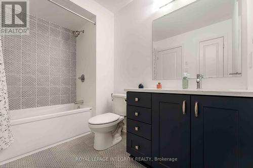221 Finsbury Avenue, Ottawa, ON - Indoor Photo Showing Bathroom