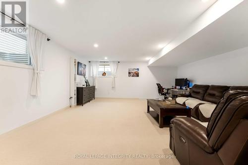 221 Finsbury Avenue, Ottawa, ON - Indoor