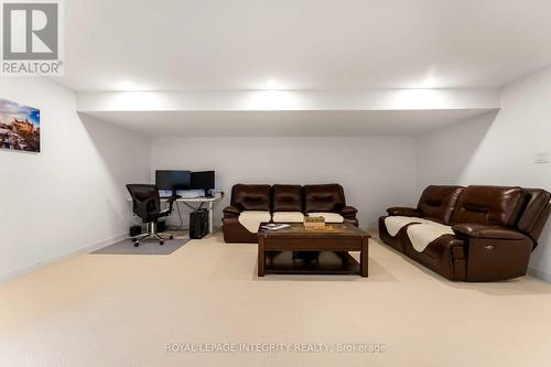 221 Finsbury Avenue, Ottawa, ON - Indoor