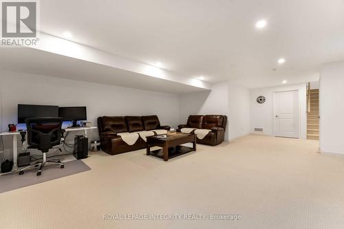 221 Finsbury Avenue, Ottawa, ON - Indoor