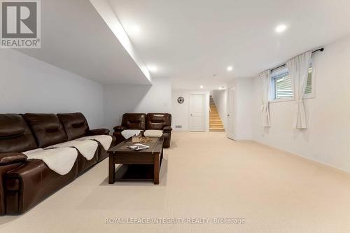 221 Finsbury Avenue, Ottawa, ON - Indoor