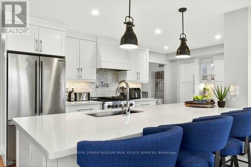 1078 Augustus Drive, Burlington, ON - Indoor Photo Showing Kitchen With Upgraded Kitchen