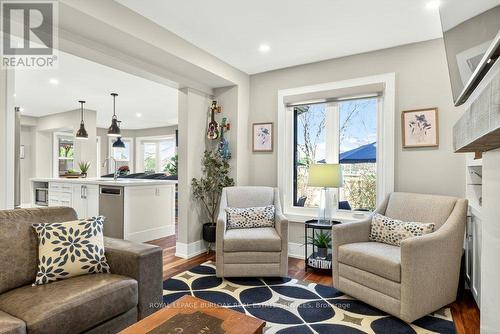 1078 Augustus Drive, Burlington, ON - Indoor Photo Showing Living Room