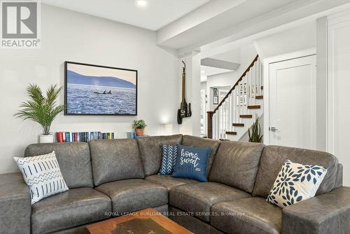 1078 Augustus Drive, Burlington, ON - Indoor Photo Showing Living Room