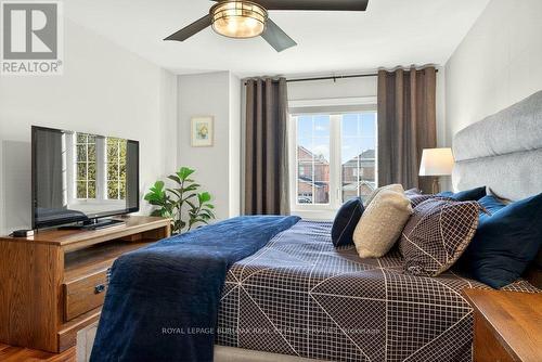 1078 Augustus Drive, Burlington, ON - Indoor Photo Showing Bedroom