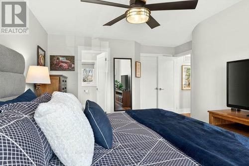 1078 Augustus Drive, Burlington, ON - Indoor Photo Showing Bedroom