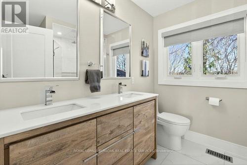 1078 Augustus Drive, Burlington, ON - Indoor Photo Showing Bathroom