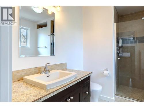 9811 Venables Drive, Vernon, BC - Indoor Photo Showing Bathroom