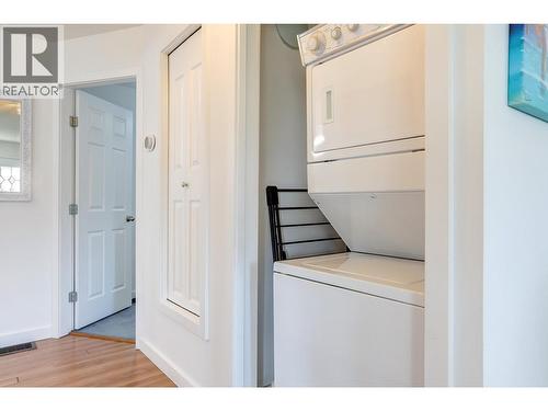 9811 Venables Drive, Vernon, BC - Indoor Photo Showing Laundry Room