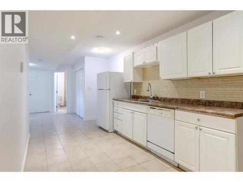 9811 Venables Drive, Vernon, BC - Indoor Photo Showing Kitchen