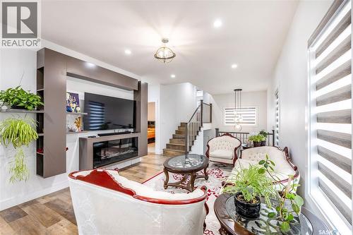 106 Kenaschuk Crescent, Saskatoon, SK - Indoor Photo Showing Living Room