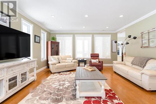 130 Concession 15 W, Tiny, ON - Indoor Photo Showing Living Room