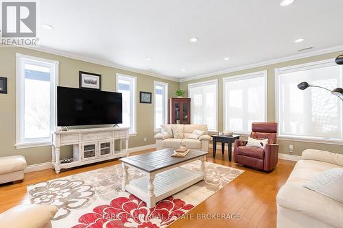 130 Concession 15 W, Tiny, ON - Indoor Photo Showing Living Room