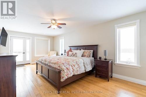 130 Concession 15 W, Tiny, ON - Indoor Photo Showing Bedroom