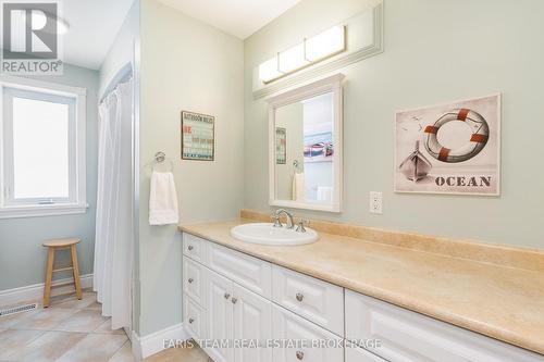 130 Concession 15 W, Tiny, ON - Indoor Photo Showing Bathroom