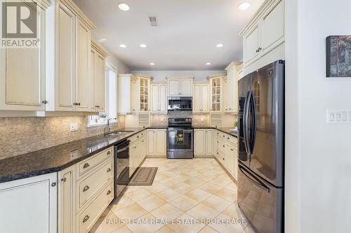 130 Concession 15 W, Tiny, ON - Indoor Photo Showing Kitchen With Upgraded Kitchen