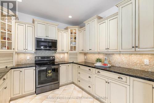 130 Concession 15 W, Tiny, ON - Indoor Photo Showing Kitchen With Upgraded Kitchen