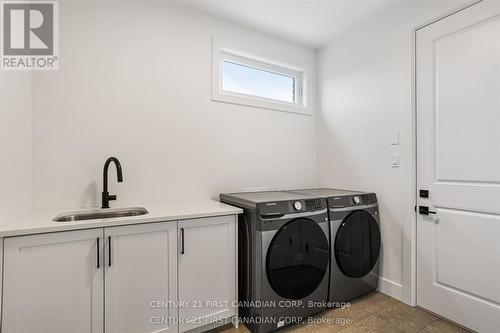 Lot 104 Darwin Crescent, London South (South V), ON - Indoor Photo Showing Laundry Room