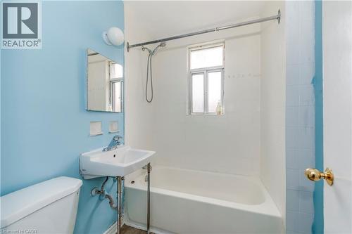 98 Armstrong Avenue, Hamilton, ON - Indoor Photo Showing Bathroom