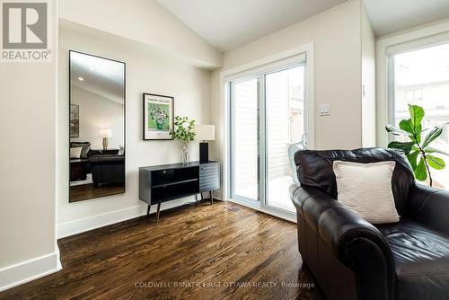 211 Purchase Crescent, Ottawa, ON - Indoor Photo Showing Living Room