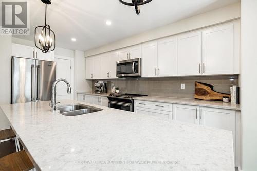 211 Purchase Crescent, Ottawa, ON - Indoor Photo Showing Kitchen With Stainless Steel Kitchen With Double Sink With Upgraded Kitchen