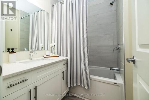 211 Purchase Crescent, Ottawa, ON - Indoor Photo Showing Bathroom