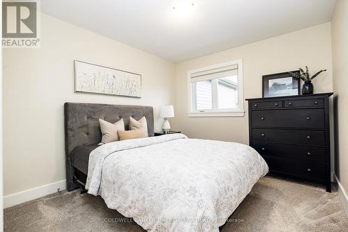 211 Purchase Crescent, Ottawa, ON - Indoor Photo Showing Bedroom